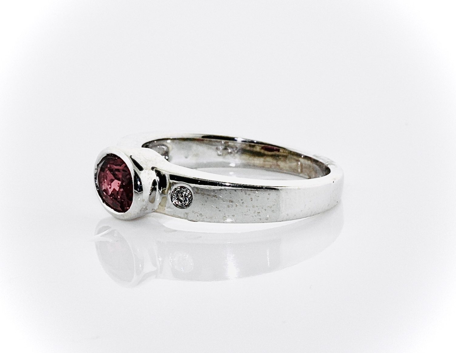 14K White Gold Spinel (1.04ct) Oval Mix Cut Ring with Diamonds (0.04ctw)