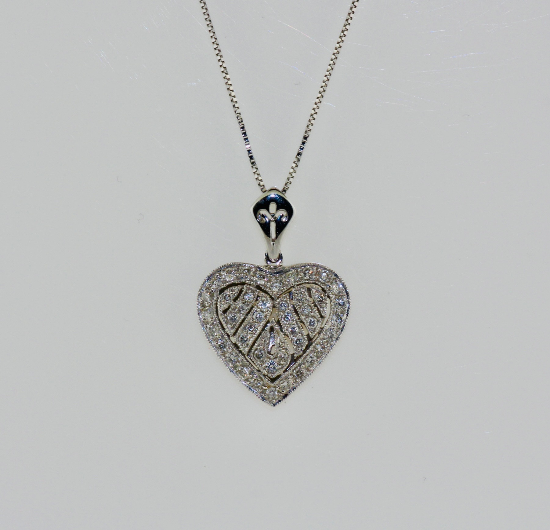 14K White Gold Flat Diamond Embedded Heart Pendant
