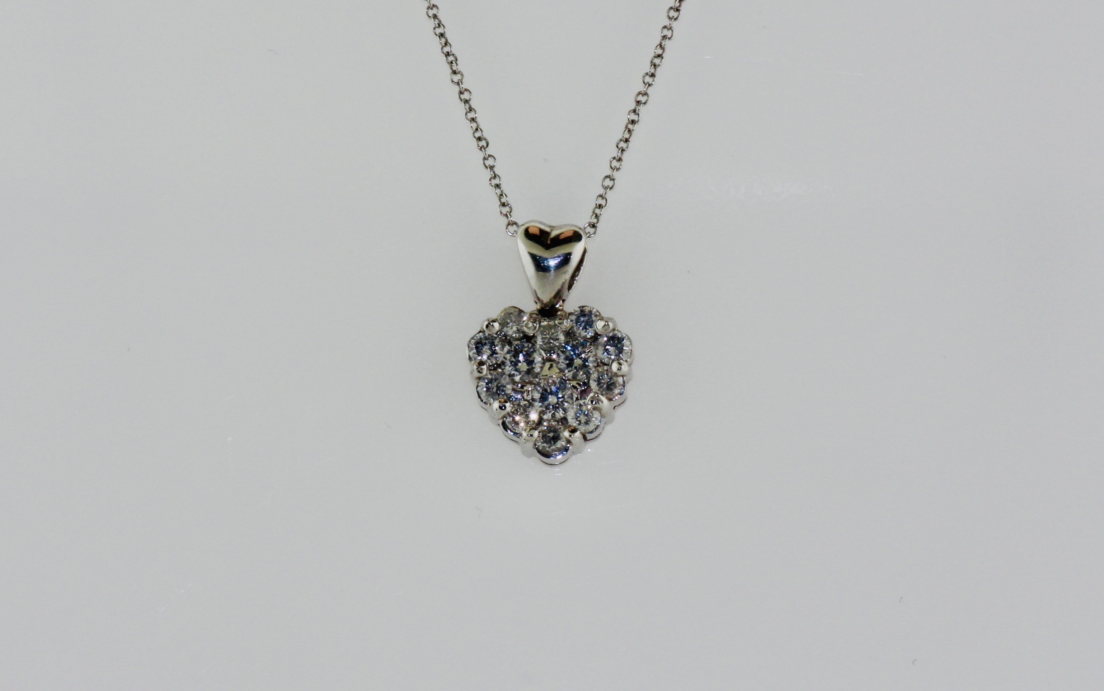 14K White Gold Diamond Embedded Heart Pendant