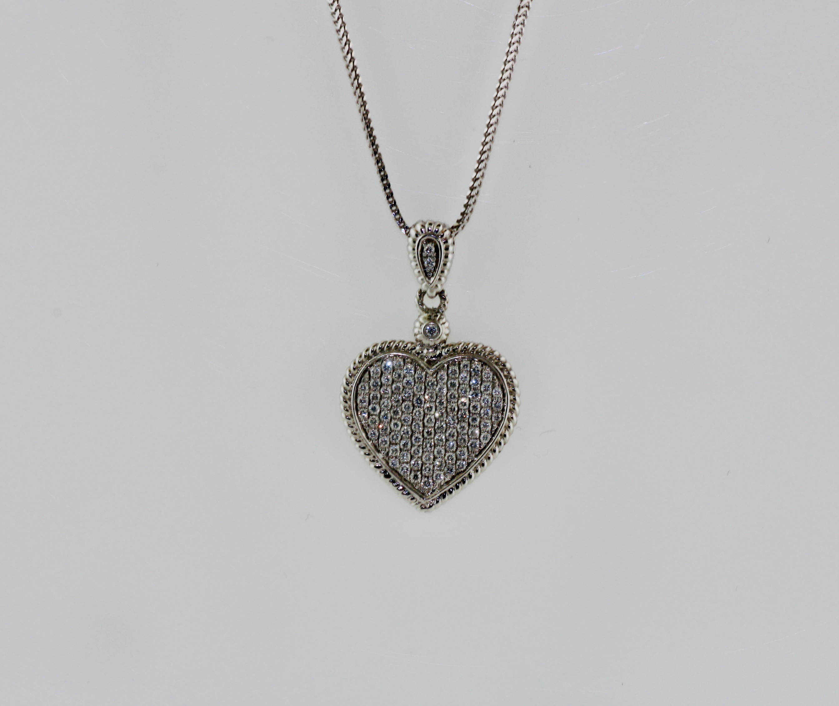 14K White Gold Diamond Embedded Heart Pendant (with chain)