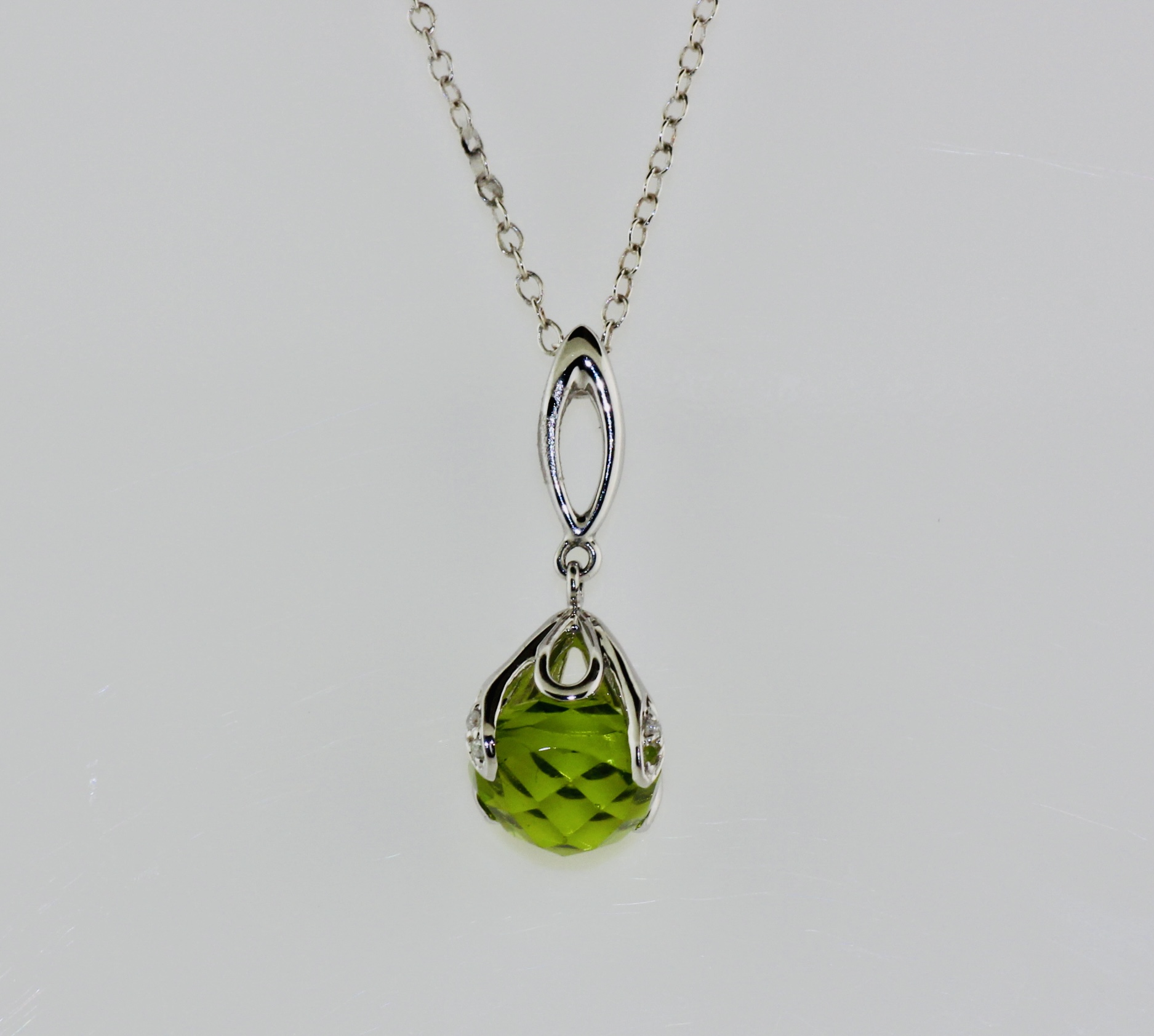 18K White Gold Diamond and Peridot Pendant