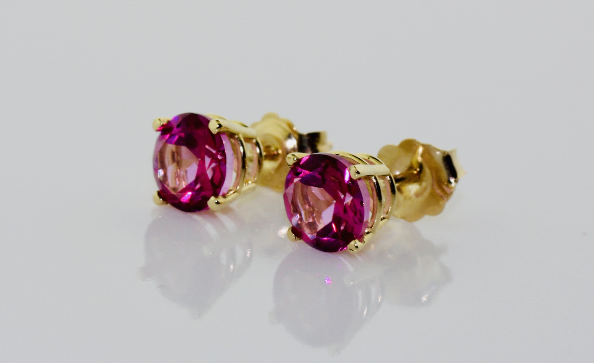 14K Yellow Gold Pink Topaz Stud Earrings (6.0mm)