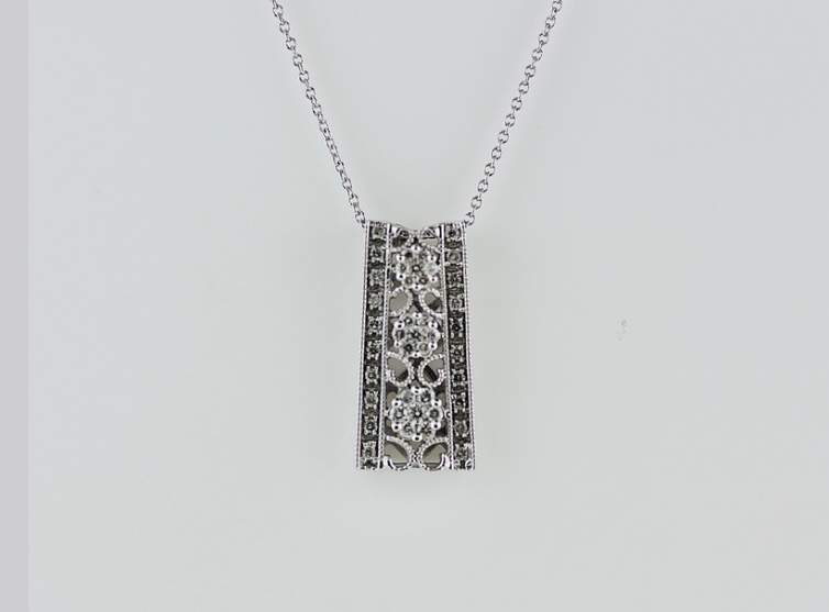 14K White Gold Antique Diamond Pendant (0.82ctw)
