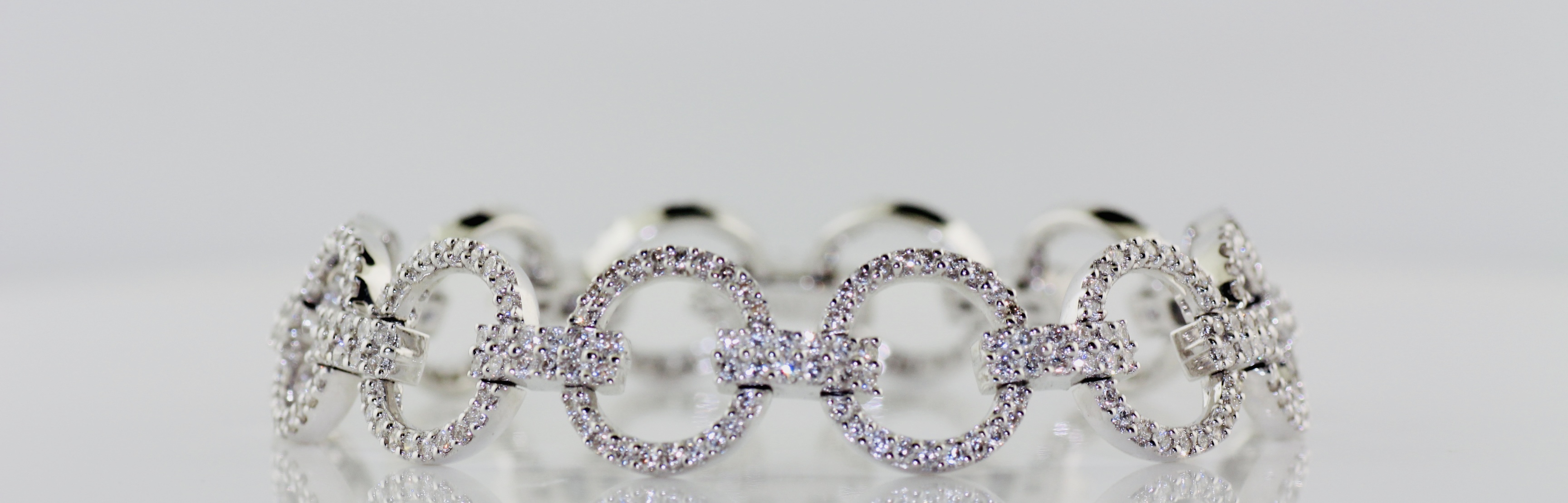 18K White Gold Diamond (7.68ctw) Circle Tennis Bracelet