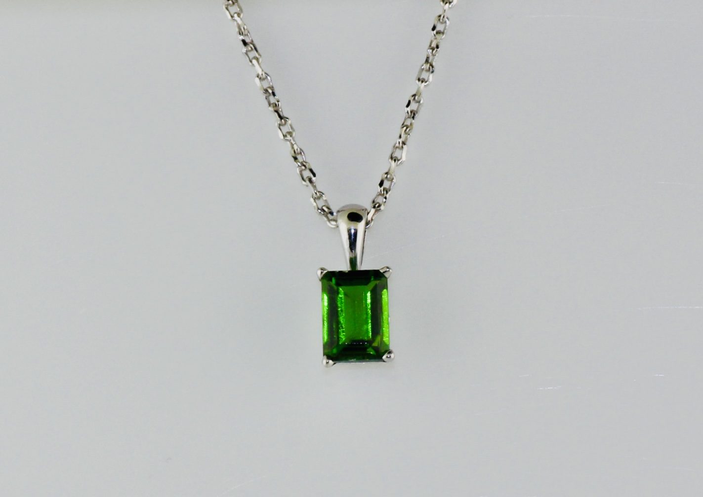 14K White Gold Green Tourmaline (1.05ct) Pendant
