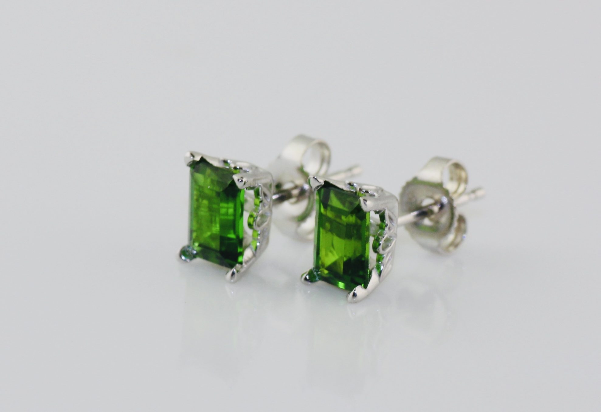 14K White Gold Green Tourmaline (1.15ctw) Emerald Cut Stud Earrings