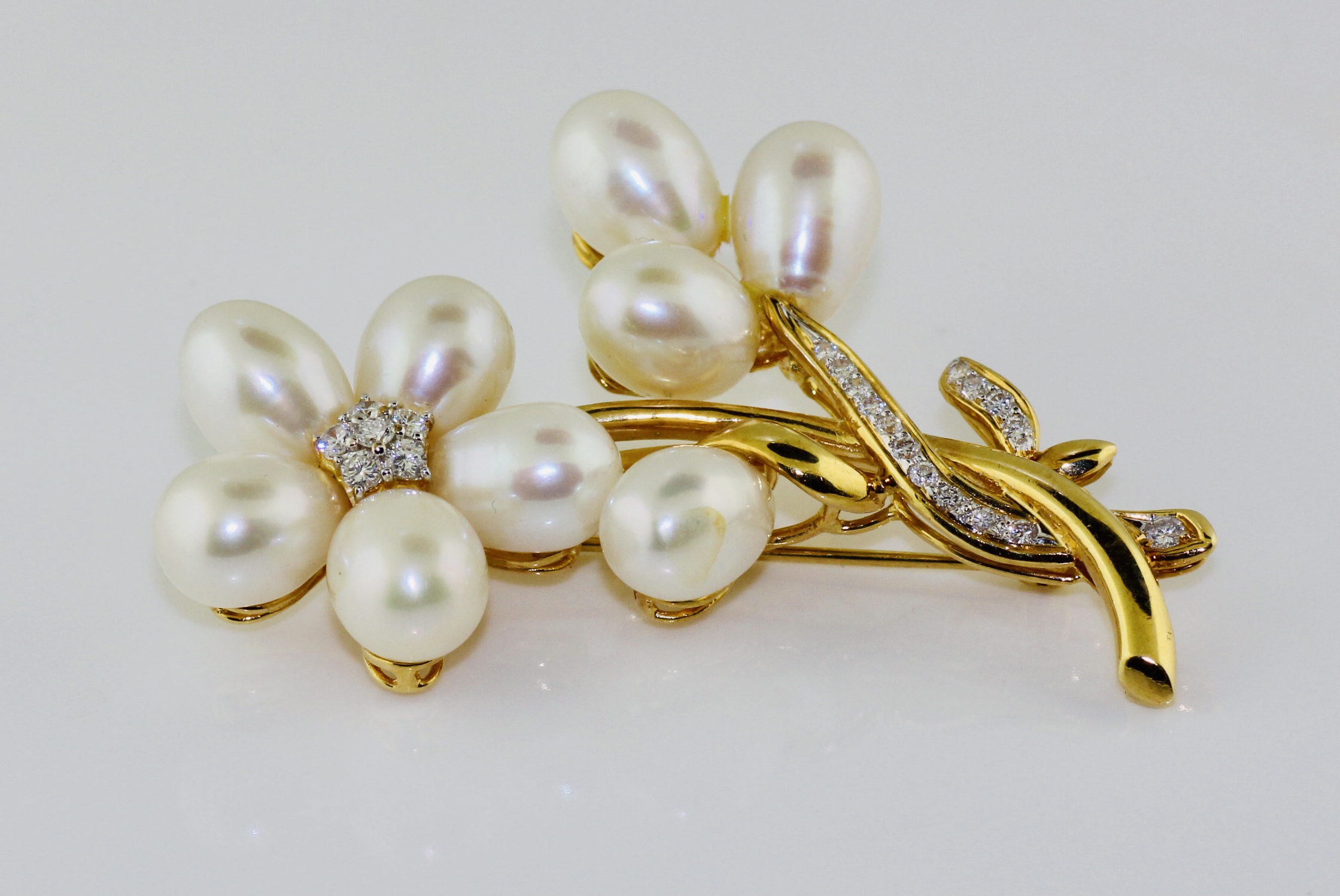 18K Yellow Gold Fresh Water Pearl and Diamond Pin