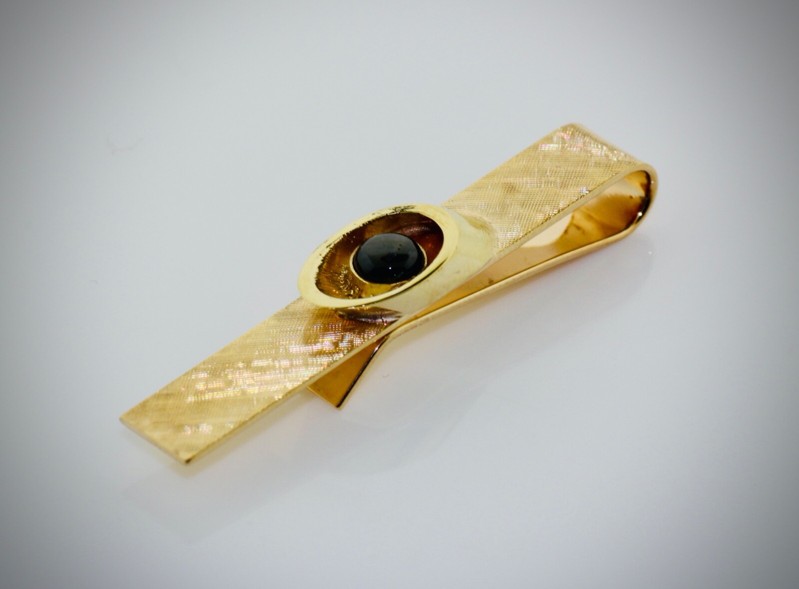 14KYG Black Star Sapphire Tie Clip