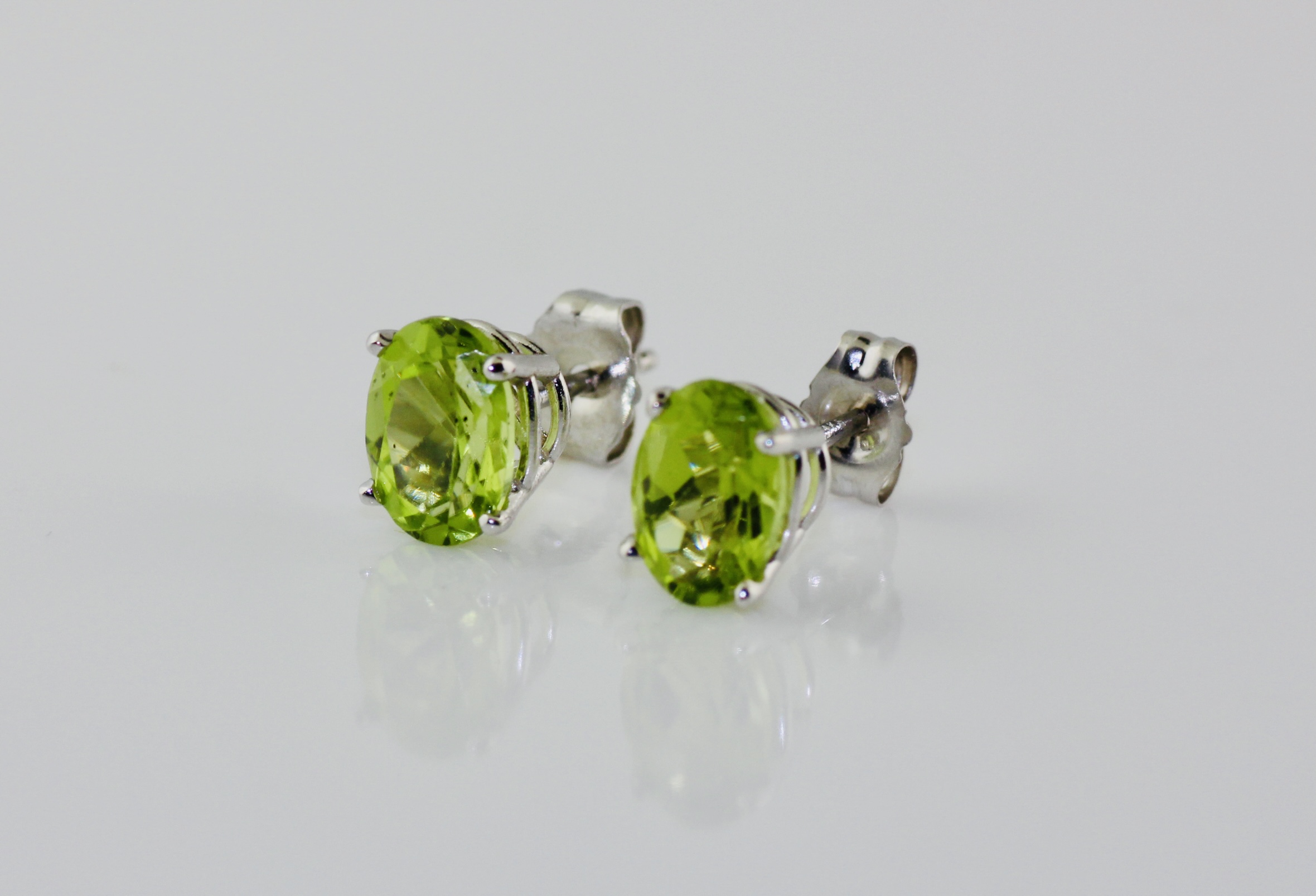 14K White Gold Peridot (2.0ctw) Oval Studs