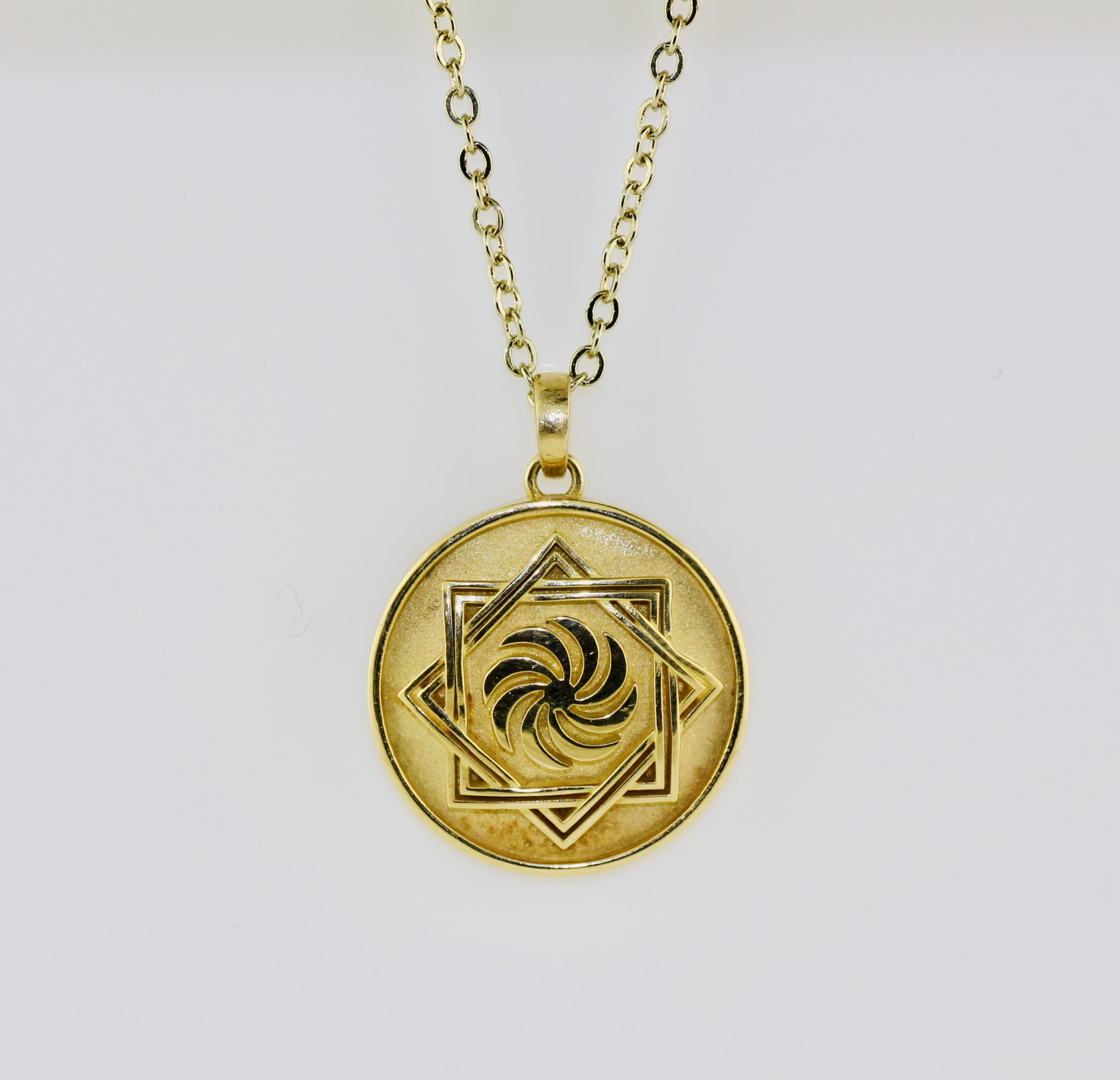 18K Yellow Gold Armenian Eternity Symbol Pendant