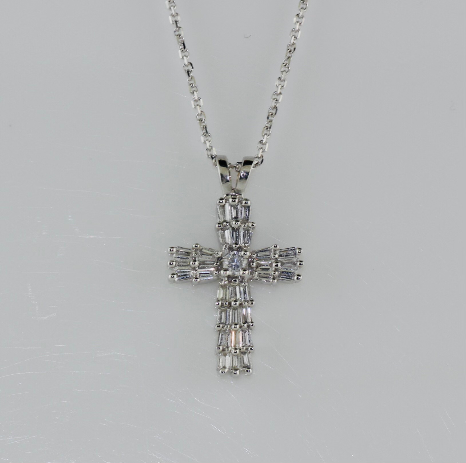 14K White Gold Baguette Diamond Cross (1.00ctw)