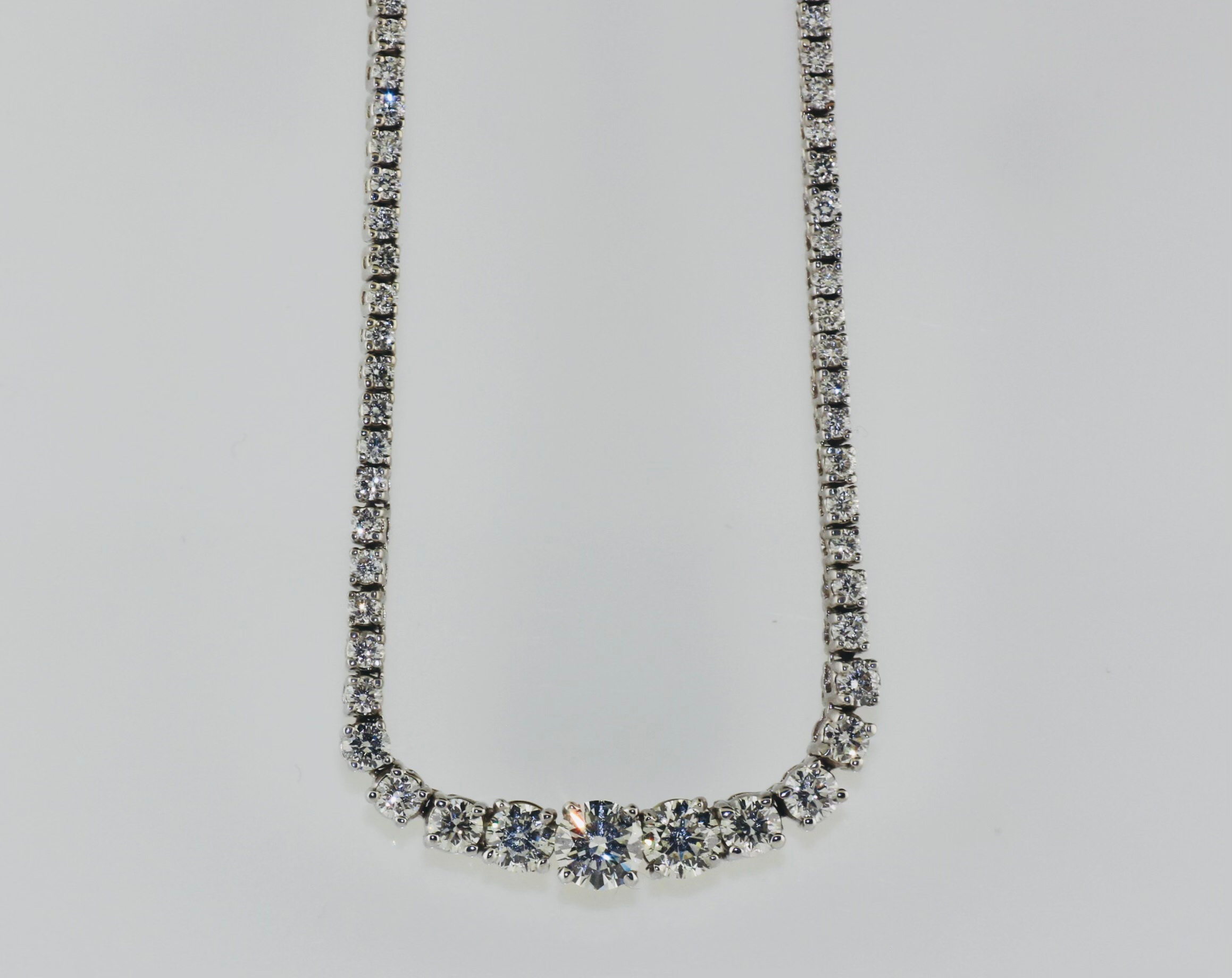 14K White Gold Diamond (8.75ctw, SI2-SI2, G-H) Graduated Necklace